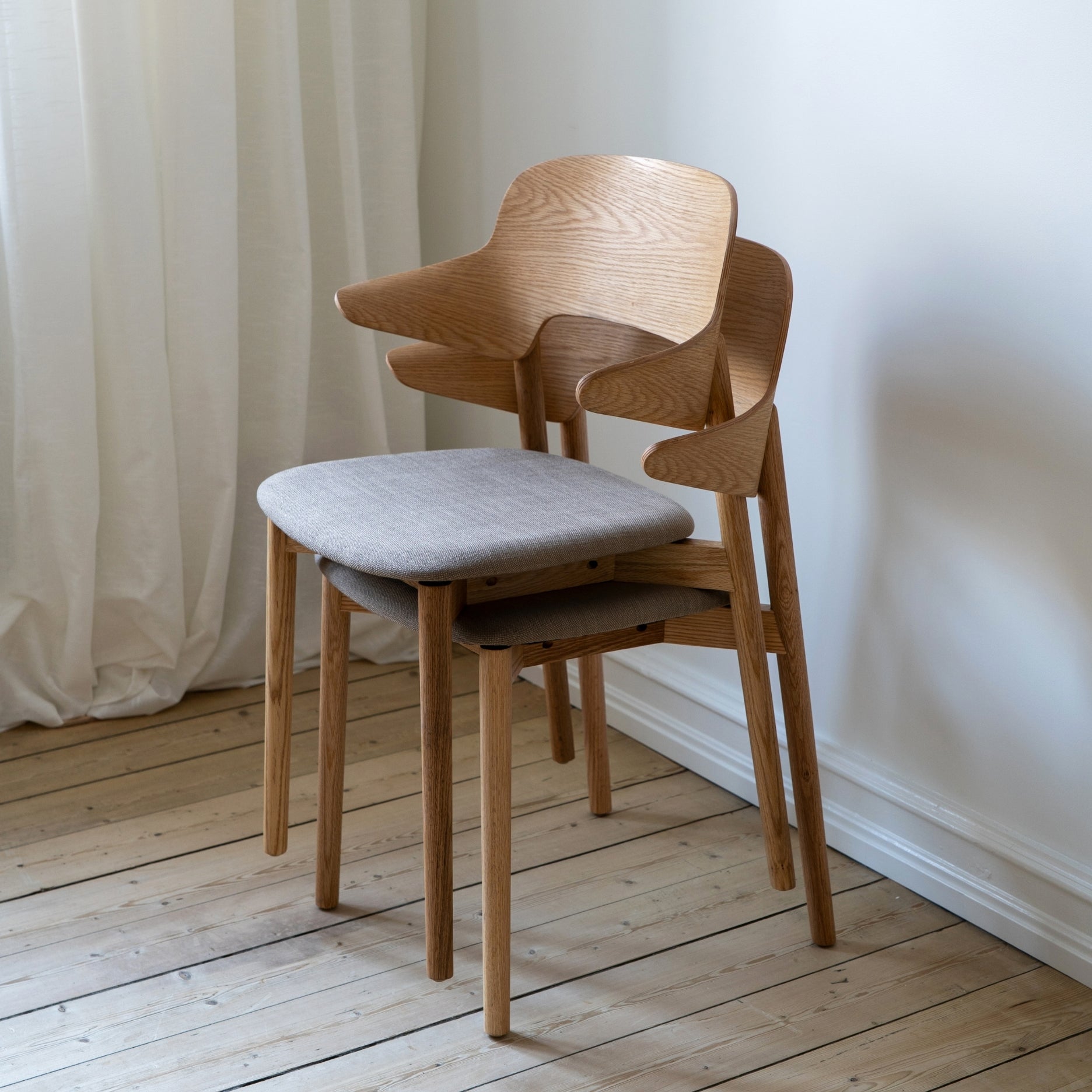 Curvy spisebordsstol